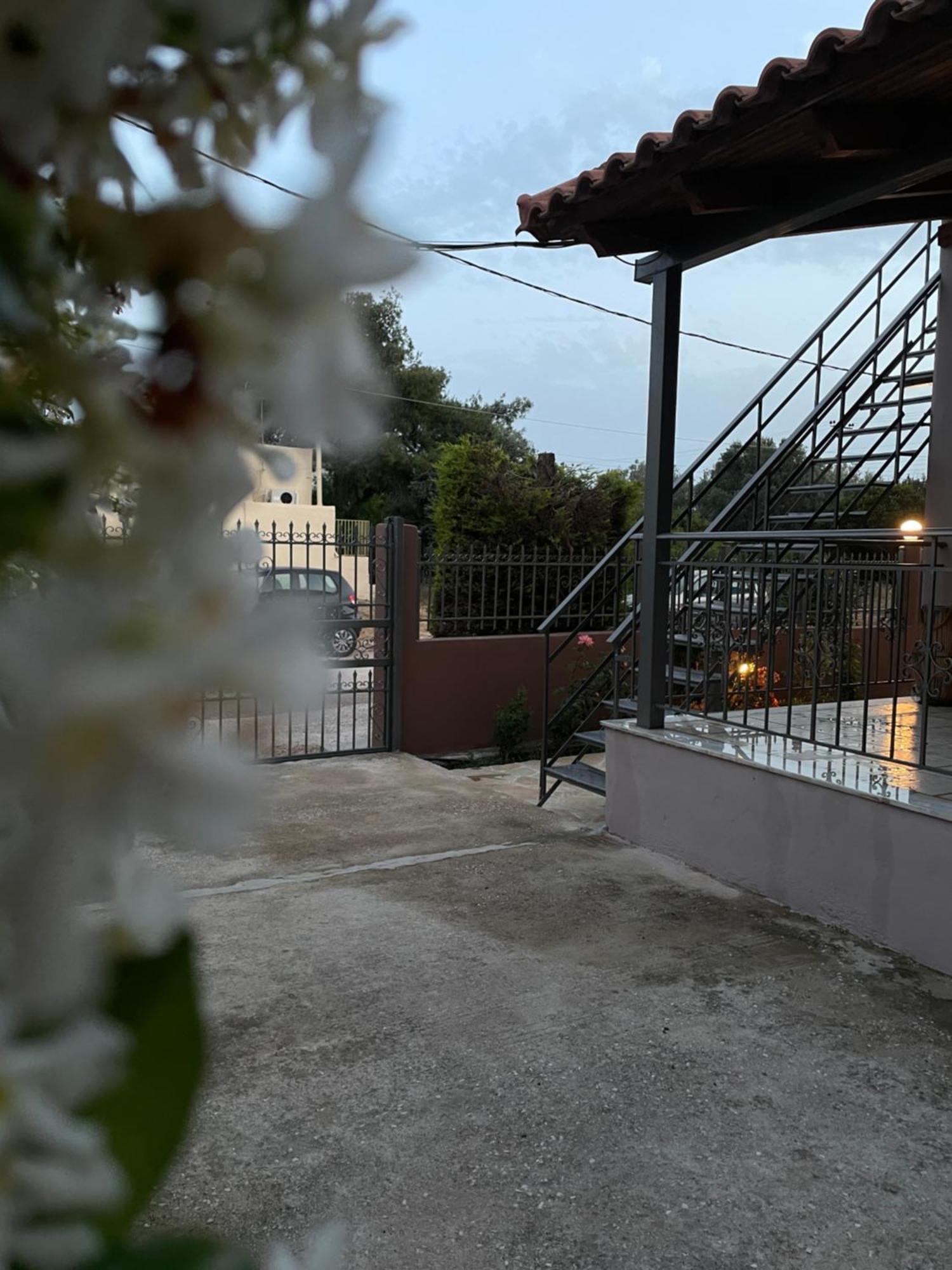 Lithos House Apartment อาร์เตมีดา ภายนอก รูปภาพ